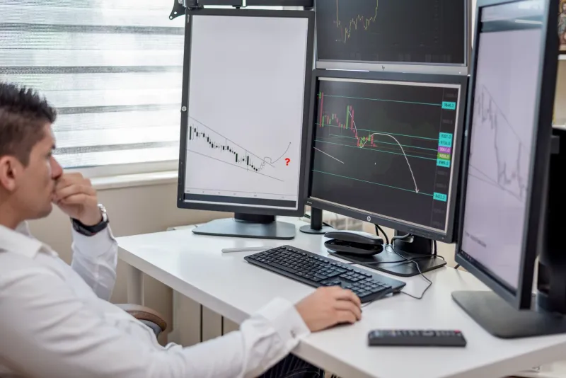 Drowning in Dashboards: How Data Abundance Is Undermining Executive Judgment